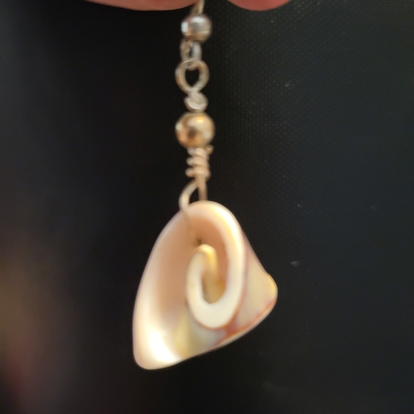 Elegant White Shell Earrings - Picture 2 of 3